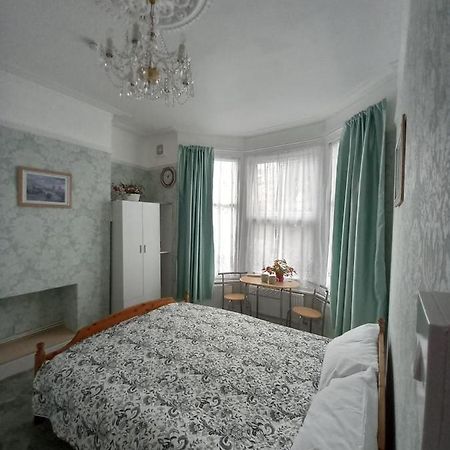 Mari London Holiday Room Ilford Luaran gambar