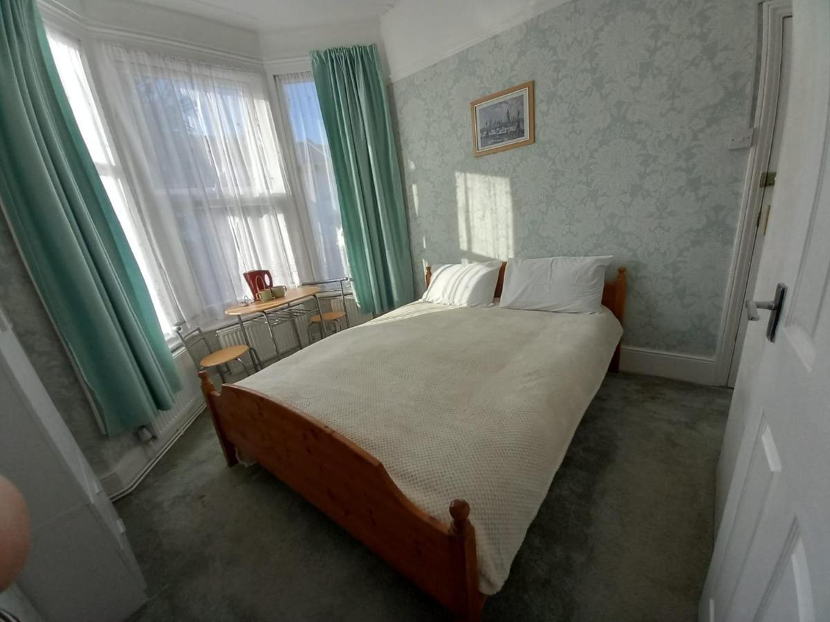 Mari London Holiday Room Ilford Luaran gambar