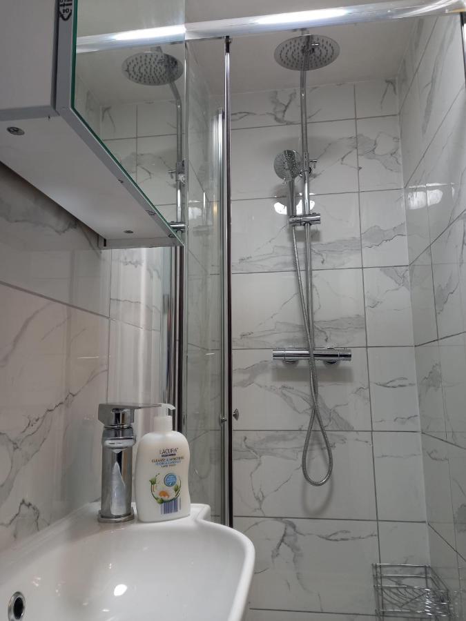 Mari London Holiday Room Ilford Luaran gambar