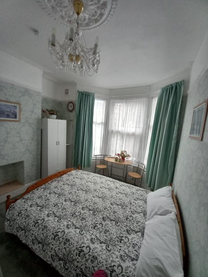 Mari London Holiday Room Ilford Luaran gambar