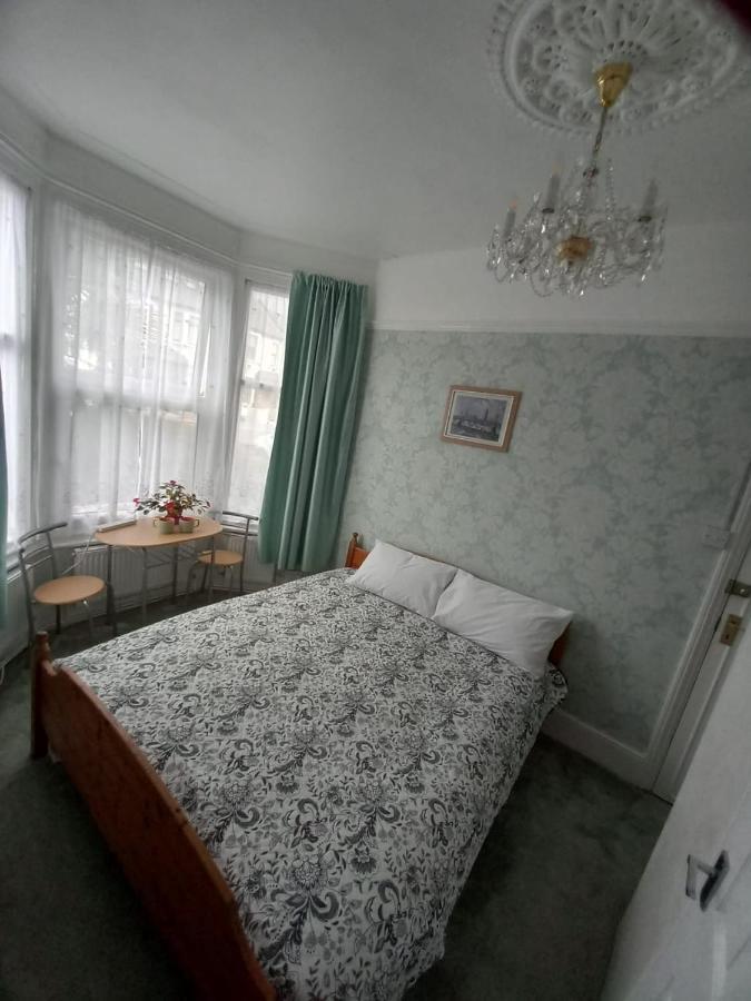 Mari London Holiday Room Ilford Luaran gambar