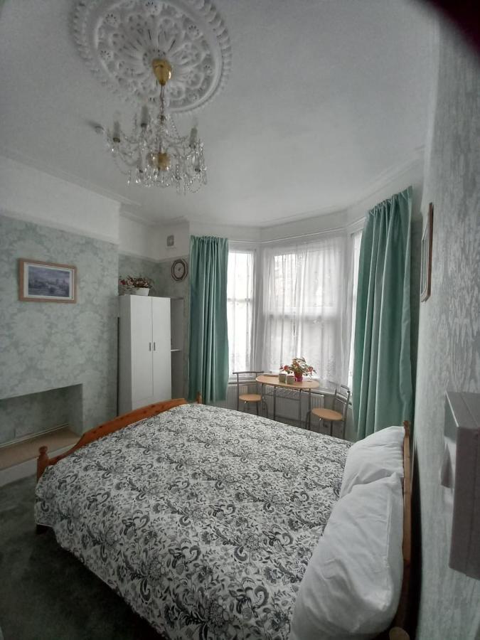 Mari London Holiday Room Ilford Luaran gambar